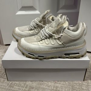 Jordan Air Mae (Women’s 7.5)